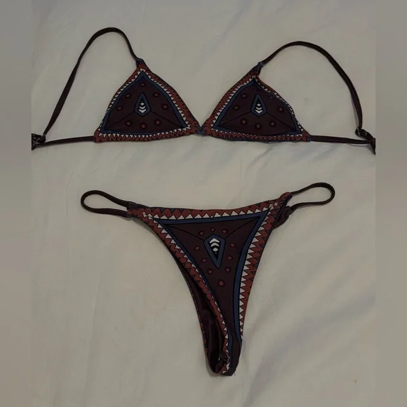 Bikinis - Picture 5 of 6